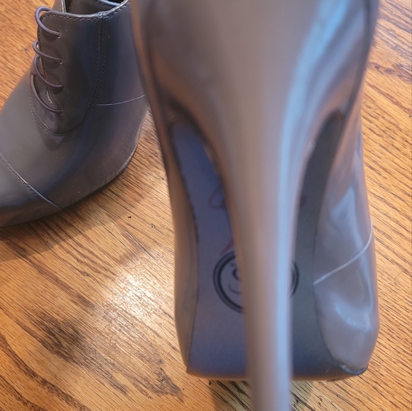 Jessica Simpson Gray Patent Genuine Leather Cap Toe Heels Shoes Stilletos Size 9 - Picture 5 of 10